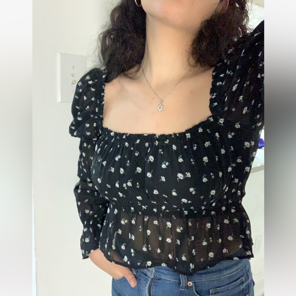 DIVIDED H&M peplum spring airy black top
